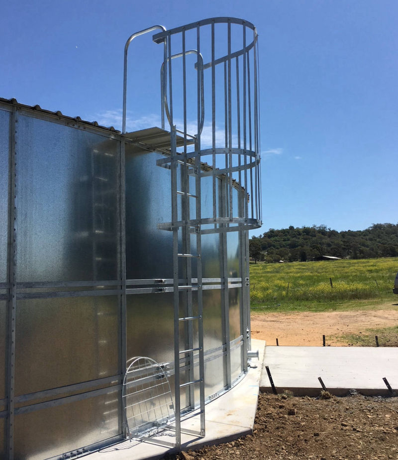 Water Tank Steel Access ladder with safety cage and small platform